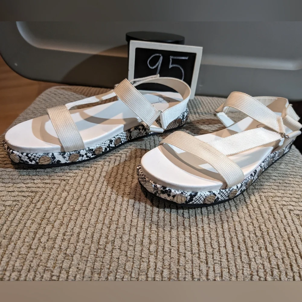 Jessica Simpson 9.5 white‎ platform comfy strappy sandals studded snakeskin wrap
